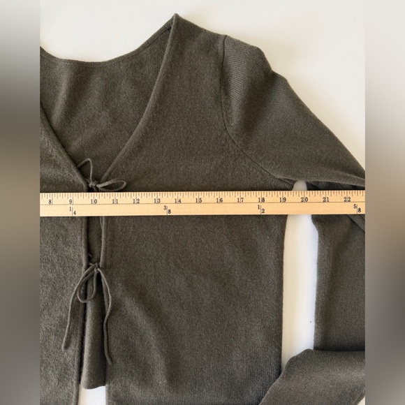 NakedCashmere Dark Olive Cashmere V-Neck Tie-Front Knit Sweater Cardigan Sz M - Picture 7 of 9